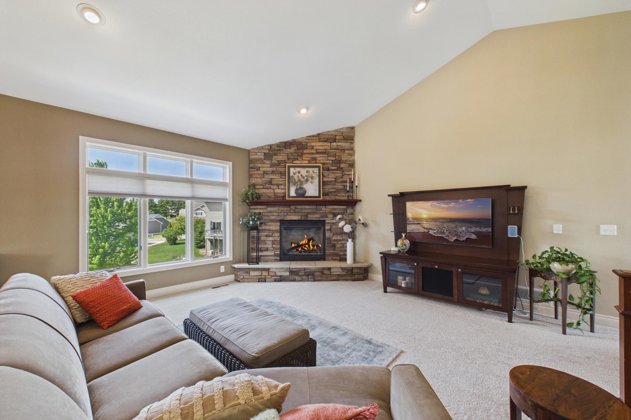 1545 Century Knoll Lane Northeast Rochester, MN 55906 - Photo 5 of 40