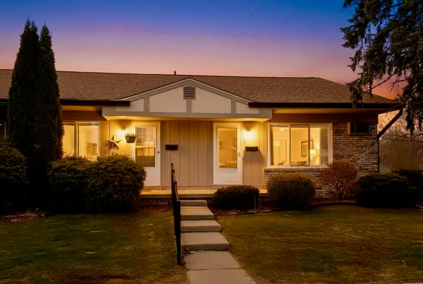 $154,500 | 25225 Potomac Drive, Unit 8, South Lyon, MI 48178