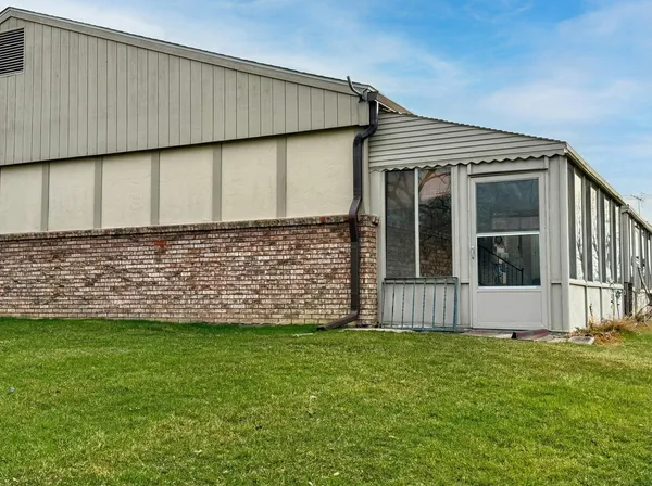 $154,500 | 25225 Potomac Drive, Unit 8, South Lyon, MI 48178