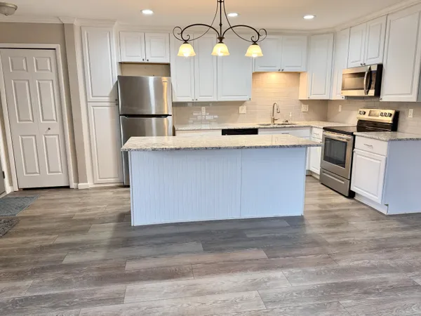 $154,500 | 25225 Potomac Drive, Unit 8, South Lyon, MI 48178