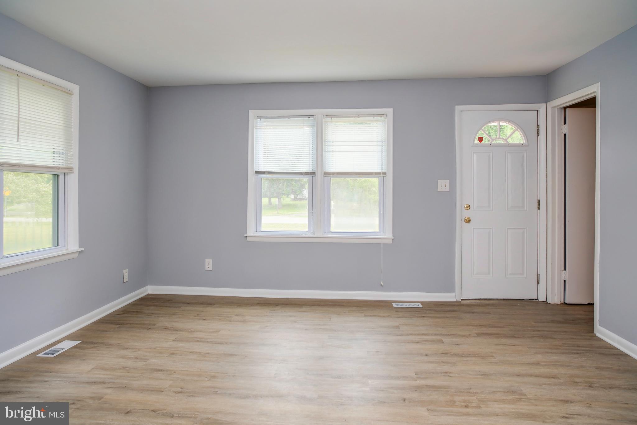 2010 Floral Park Road Clinton, MD 20735 - Photo 6 of 21 Main living area