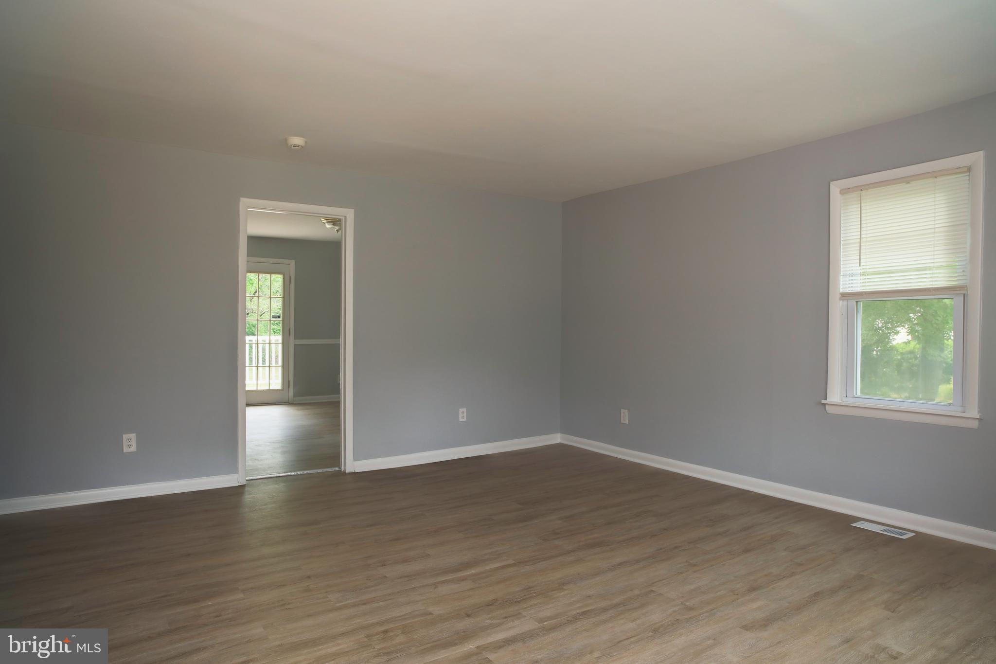 2010 Floral Park Road Clinton, MD 20735 - Photo 7 of 21 Main living area