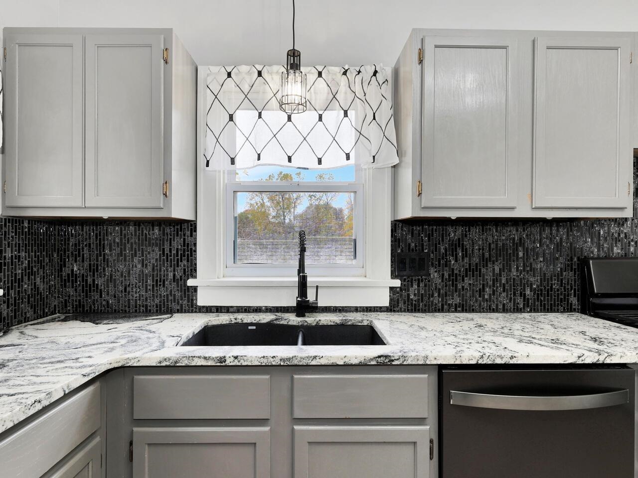 448 South Belmont Street Wichita, KS 67218 - Photo 11 of 36