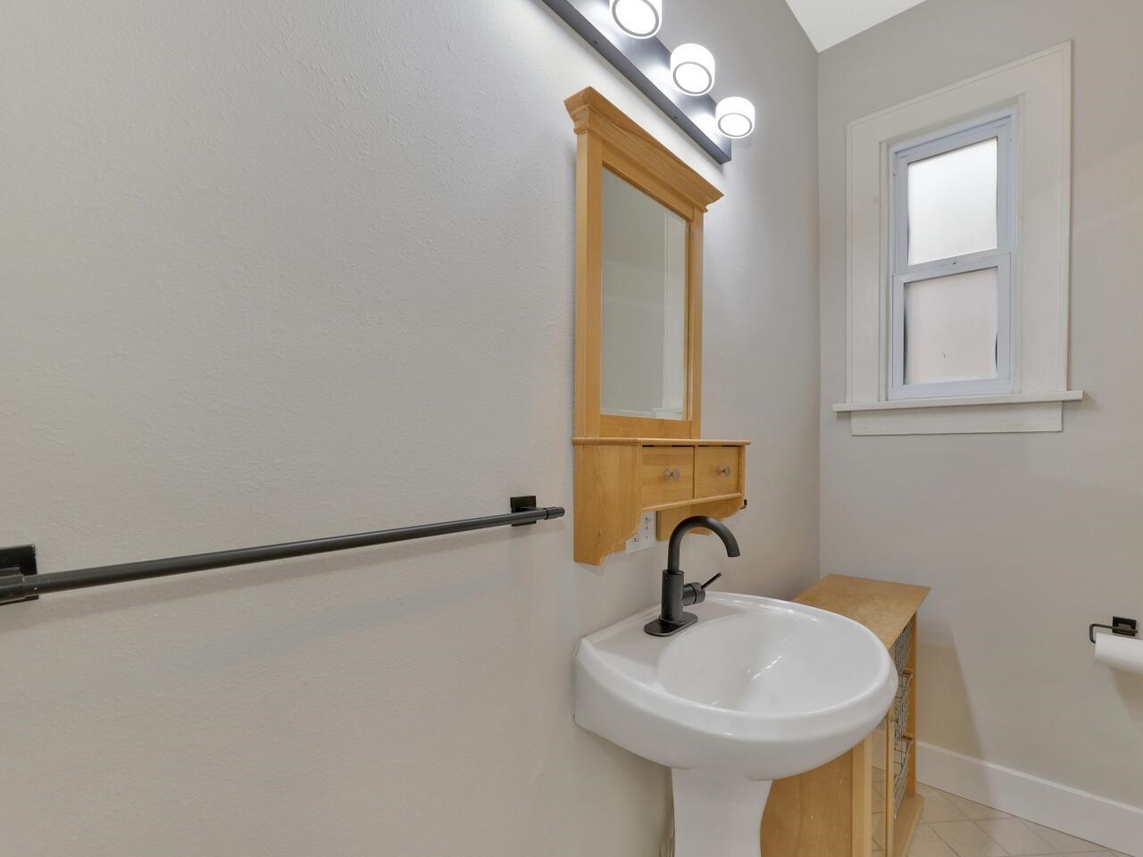 448 South Belmont Street Wichita, KS 67218 - Photo 17 of 36