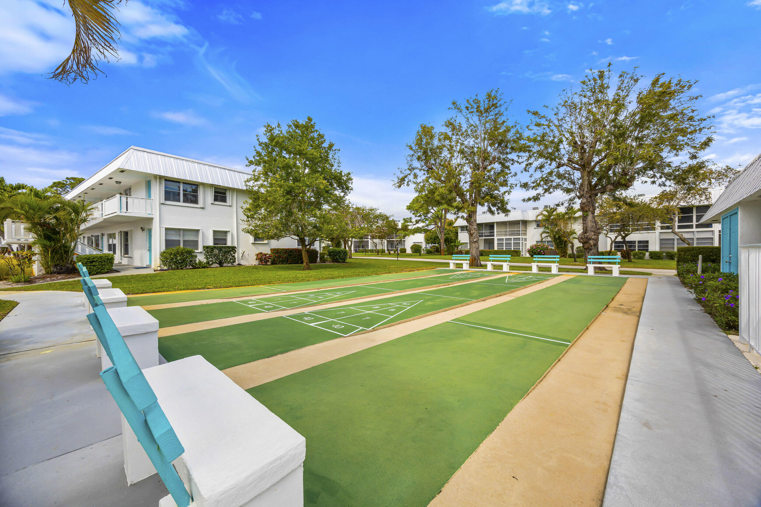 2929 Southeast Ocean Boulevard, Unit 10510 Stuart, FL 34996 - Photo 24 of 37 a view of a basketball court
