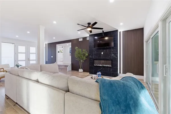 $15,000 | 4879 Commonwealth Drive, Sarasota, FL 34242