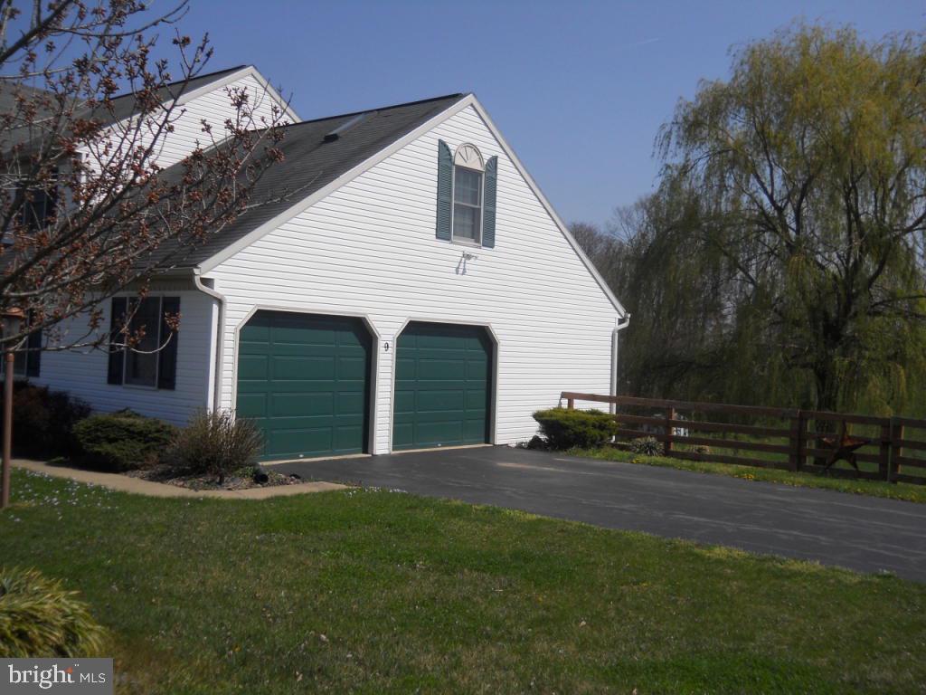 9 Foxrun Terrace Lititz, PA 17543 - Photo 2 of 15
