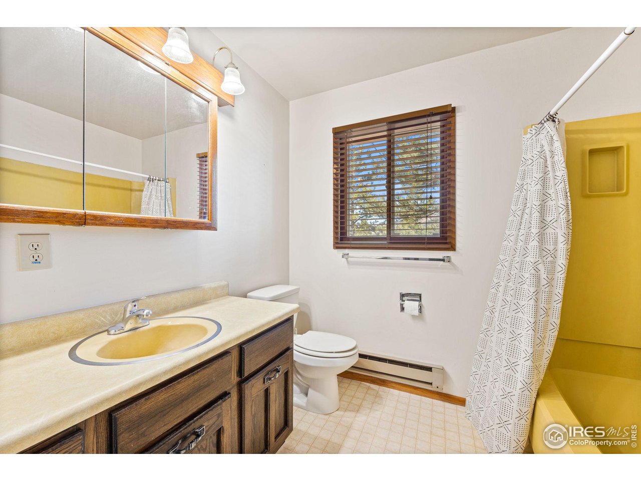 757 Peakview Road Boulder, CO 80302 - Photo 20 of 34 a bathroom with a sink a toilet and a mirror