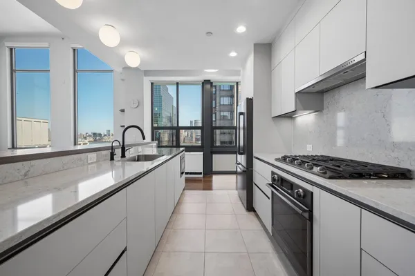 $2,065,000 | 105 Greene Street, Unit 1901, Jersey City, NJ 07302