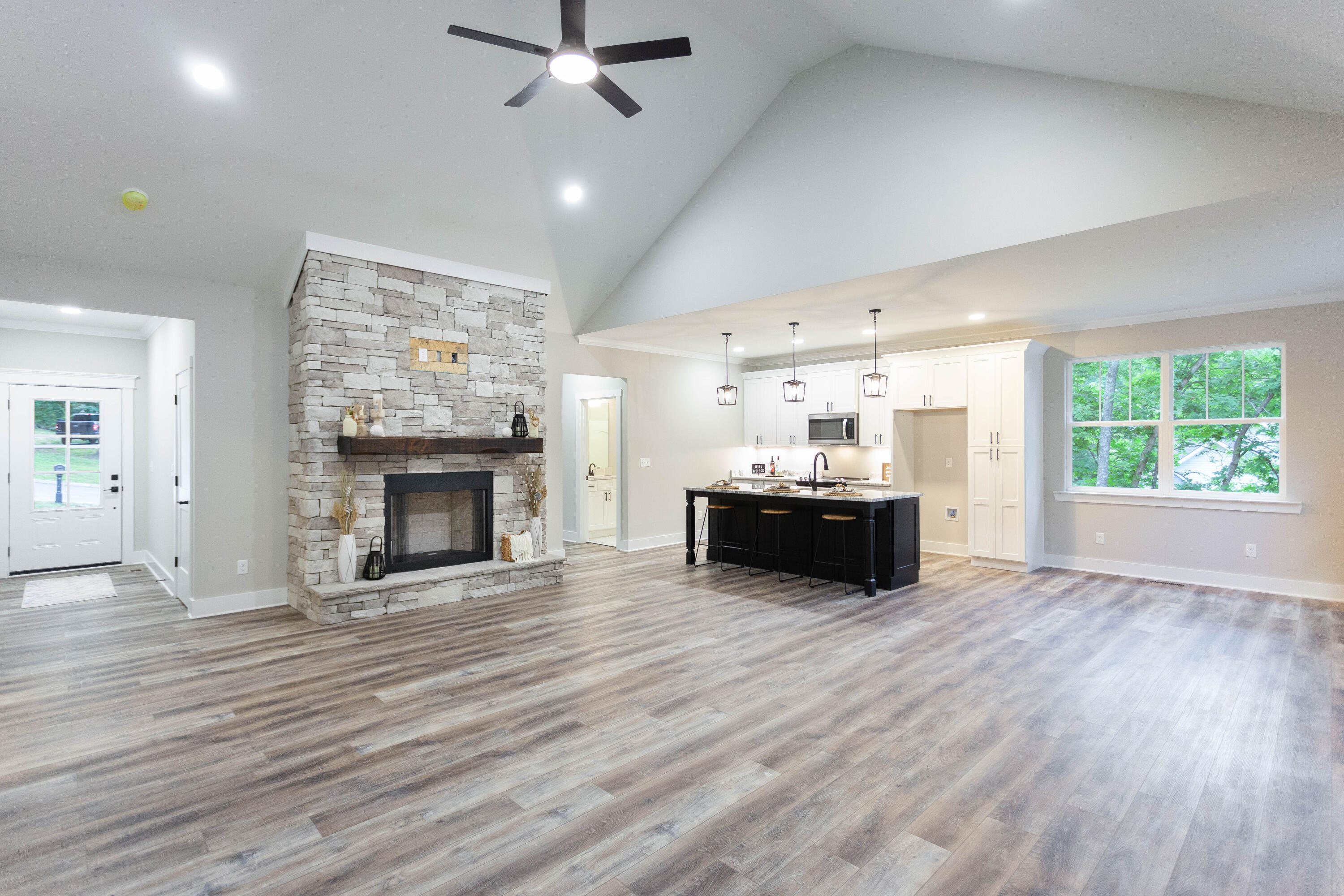 197 Hidden Ridge Loop Dunlap, TN 37327 - Photo 5 of 42 Living Room
