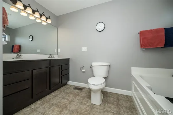 $429,000 | 1338 Orchard Lakes Circle, Belleville, IL 62220