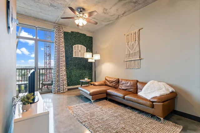 $1,895 | 1510 Demonbreun Street, Unit 706, Nashville, TN 37203