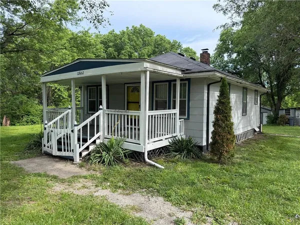 $103,500 | 12602 East 37 Street North, Sugar Creek, MO 64050