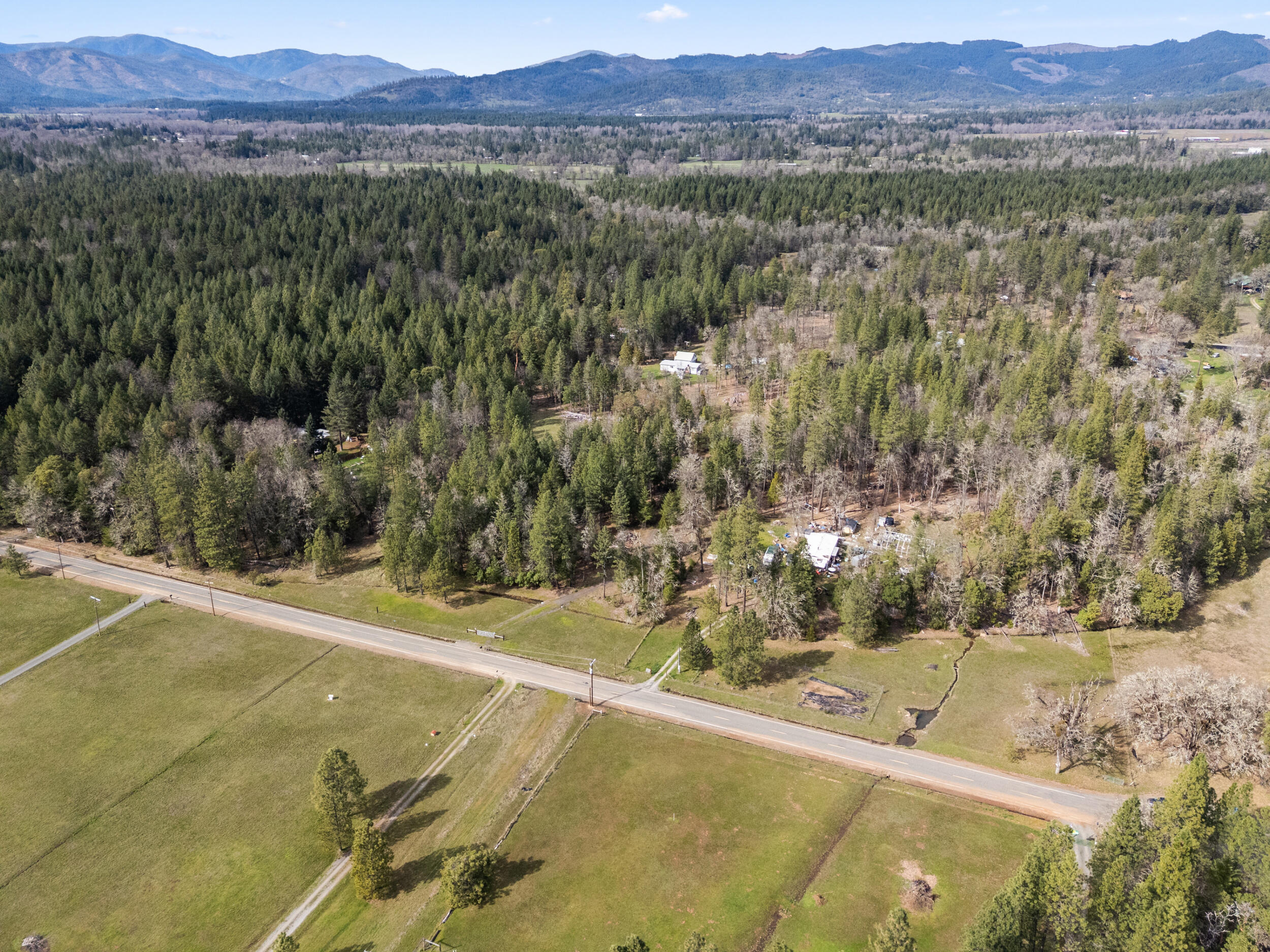 522 Jackadel Lane Cave Junction, OR 97523 - Photo 6 of 22 522 jackadel ln, cave junction, or 97523