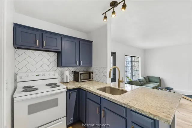 $350,000 | 3814 Holly Drive, Bryan, TX 77802