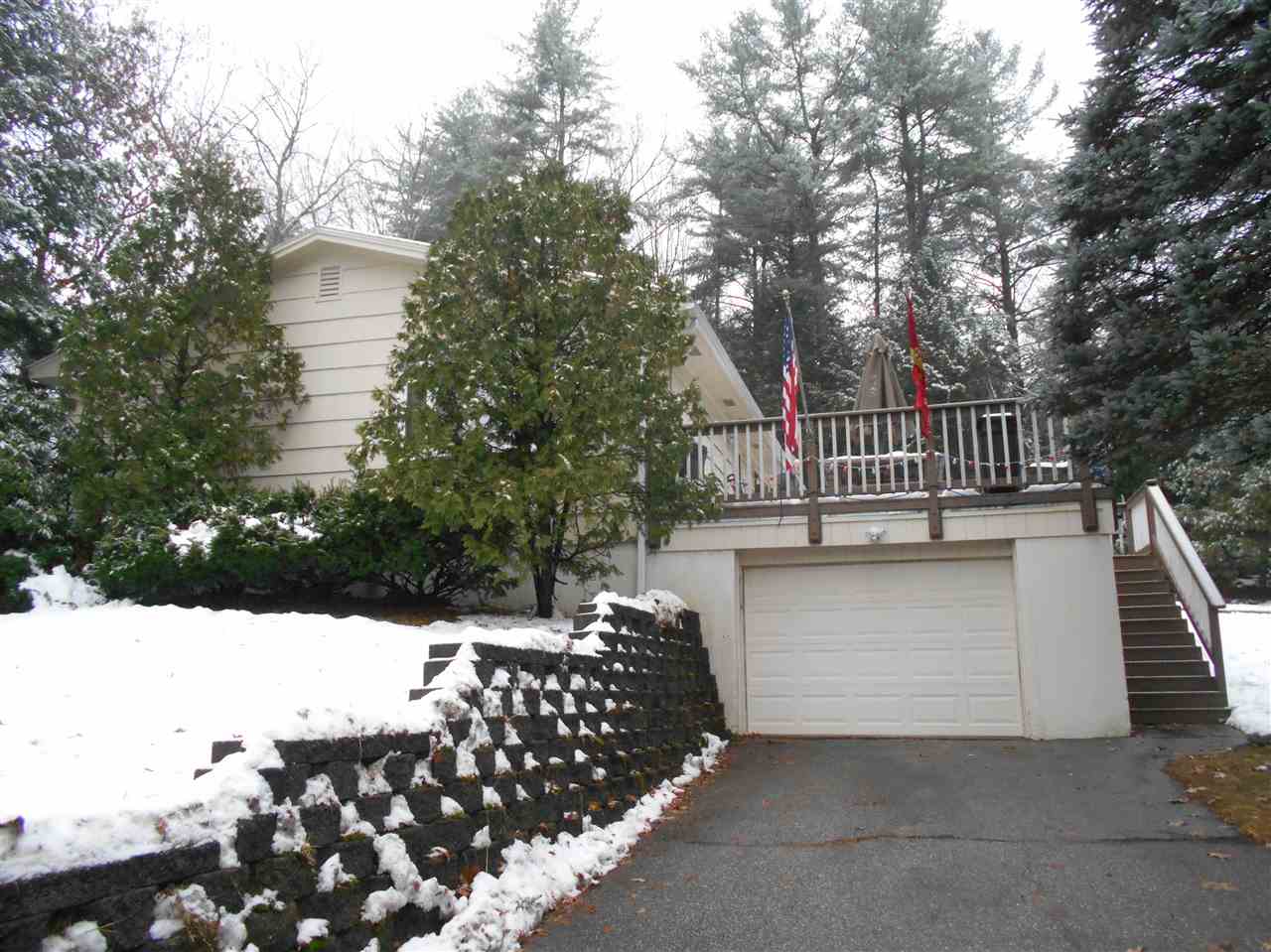 118 Belknap Road Hudson, NH 03051 - Photo 2 of 19 Gallery Image 2