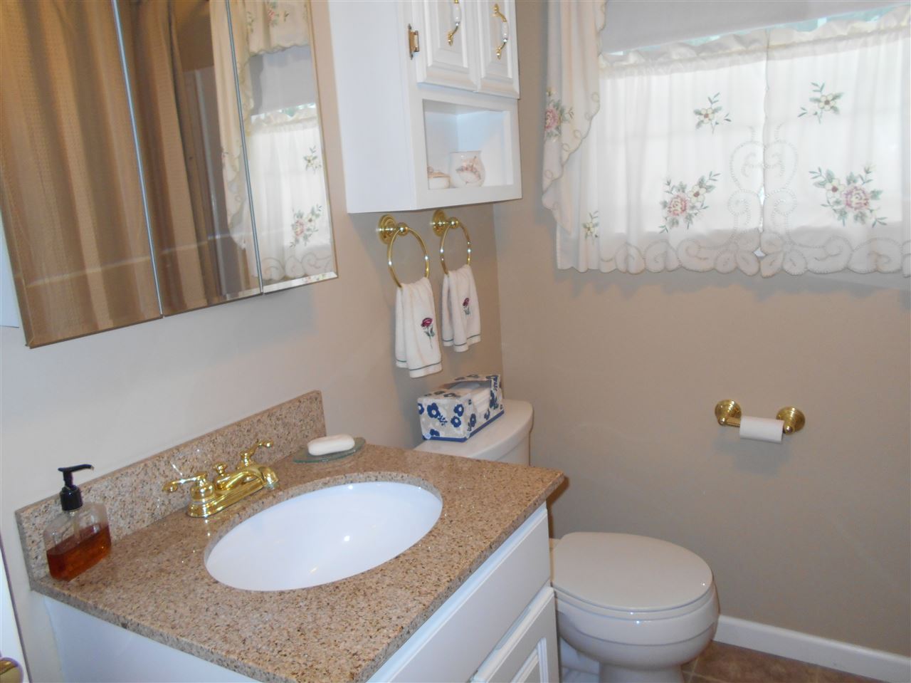 118 Belknap Road Hudson, NH 03051 - Photo 12 of 19 Gallery Image 12