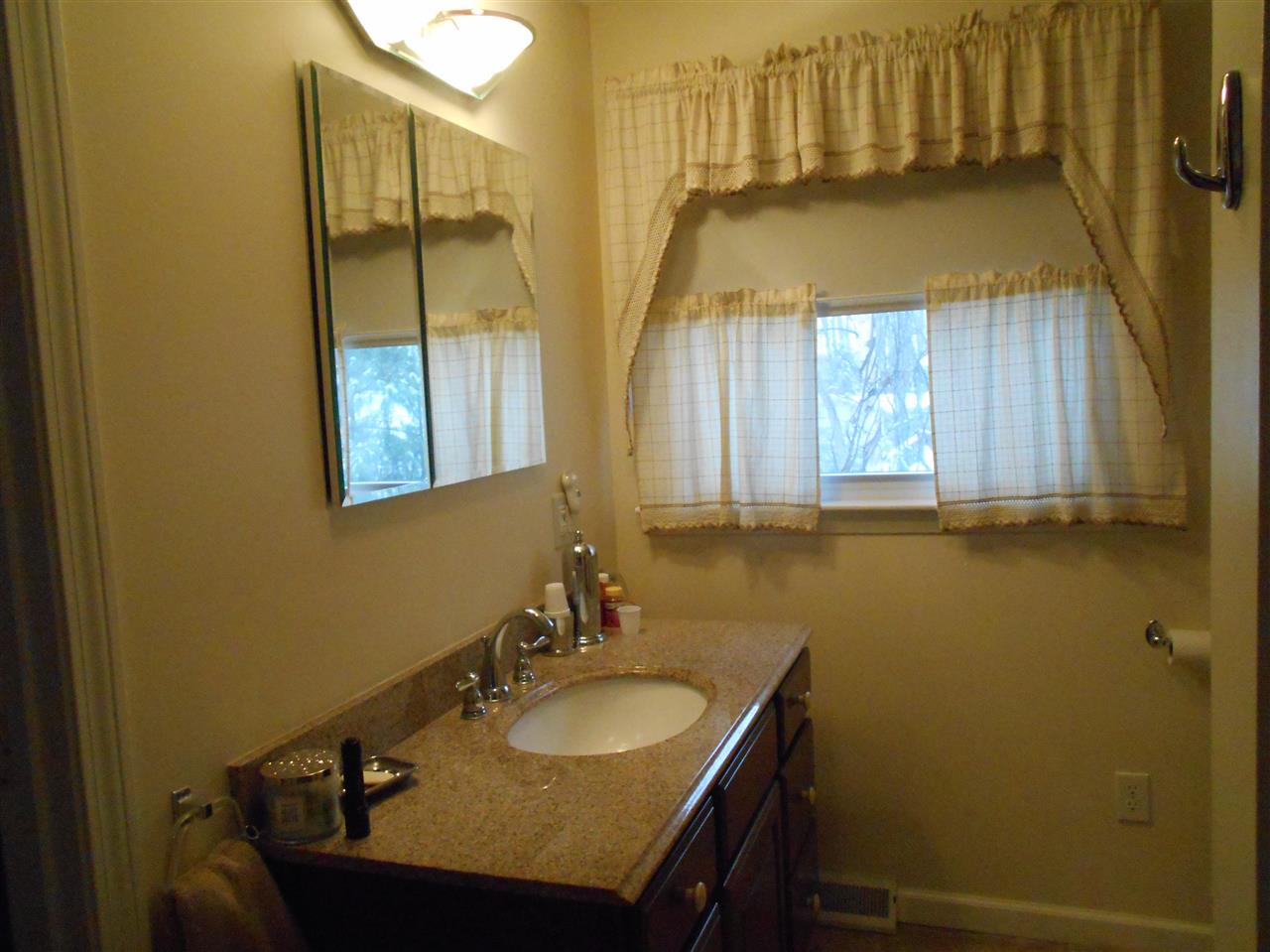 118 Belknap Road Hudson, NH 03051 - Photo 13 of 19 Gallery Image 13