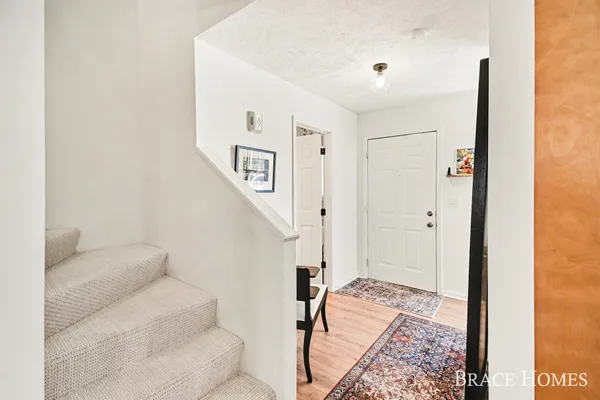 $299,900 | 956 Ada Pl Drive Southeast, Grand Rapids, MI 49546