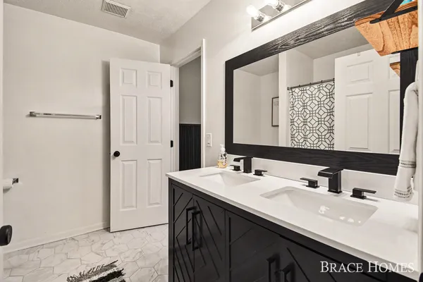 $299,900 | 956 Ada Pl Drive Southeast, Grand Rapids, MI 49546