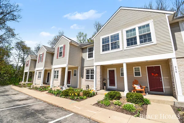 $299,900 | 956 Ada Pl Drive Southeast, Grand Rapids, MI 49546