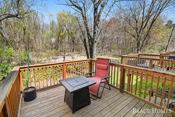 $299,900 | 956 Ada Pl Drive Southeast, Grand Rapids, MI 49546