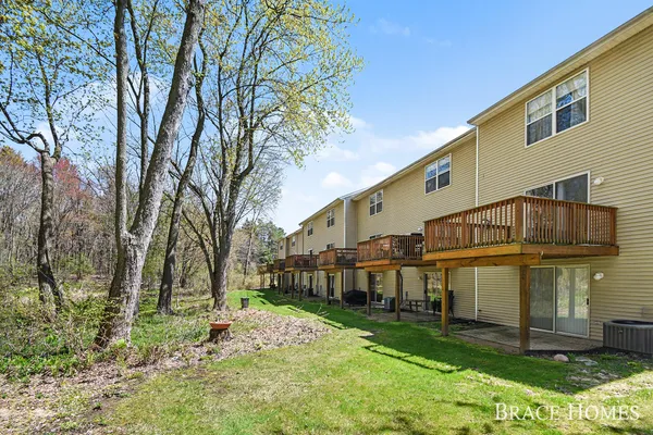 $299,900 | 956 Ada Pl Drive Southeast, Grand Rapids, MI 49546