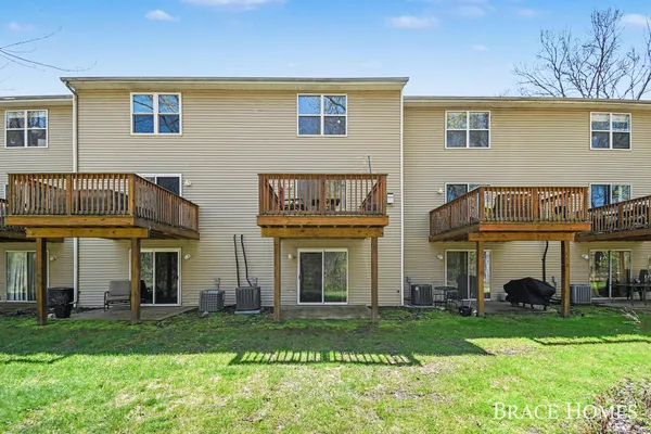 $299,900 | 956 Ada Pl Drive Southeast, Grand Rapids, MI 49546
