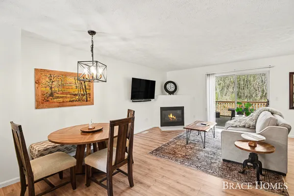 $299,900 | 956 Ada Pl Drive Southeast, Grand Rapids, MI 49546