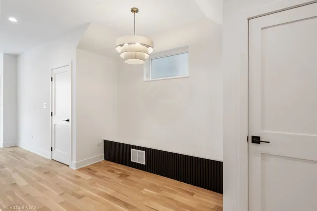 a view of empty room with a ceiling fan