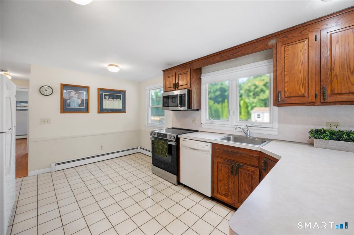 74 Rye Street East Windsor, CT 06016 - Photo 9 of 40