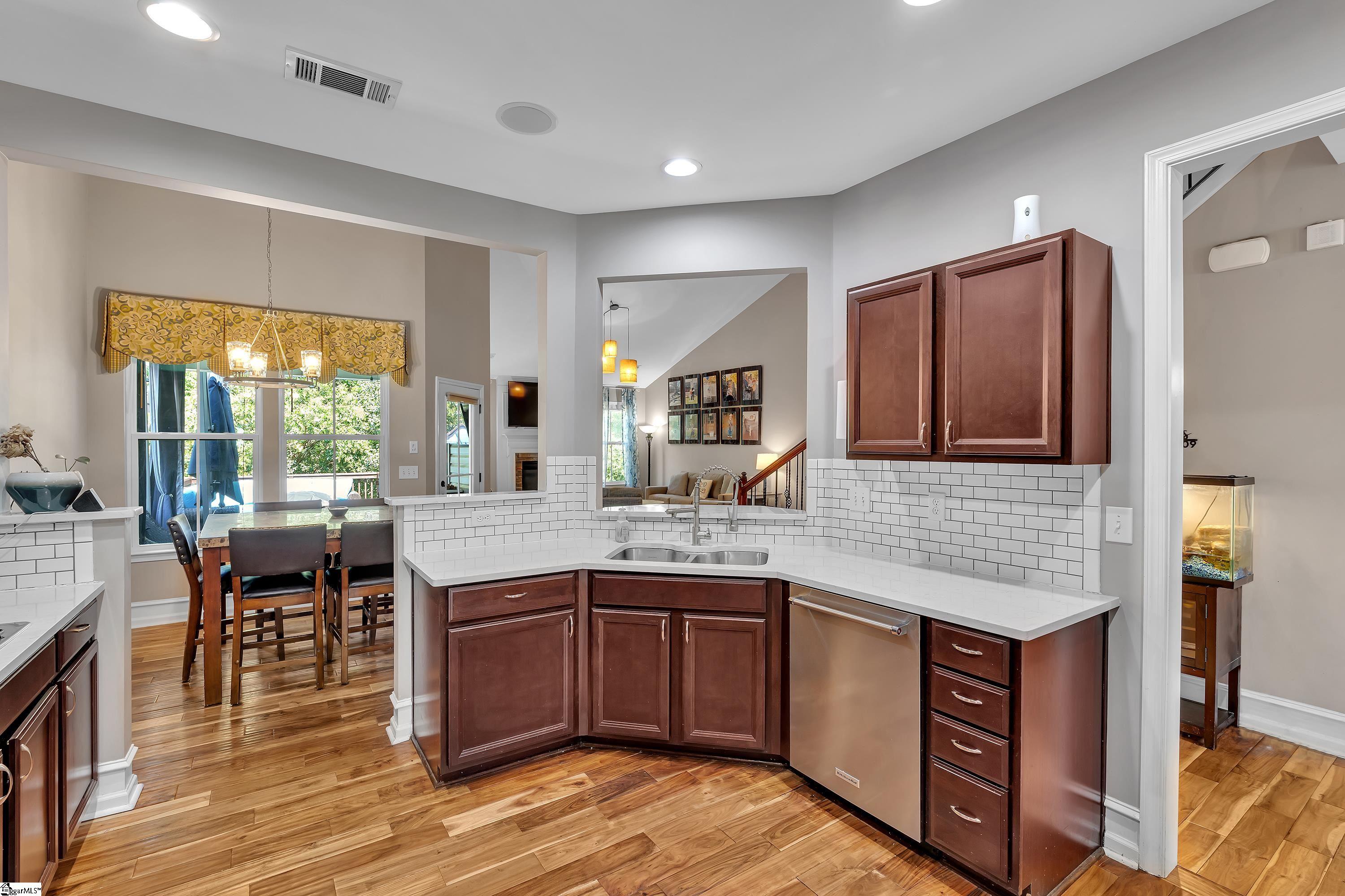6 Roanoke Way Greenville, SC 29607 - Photo 7 of 29 Gallery Image 7