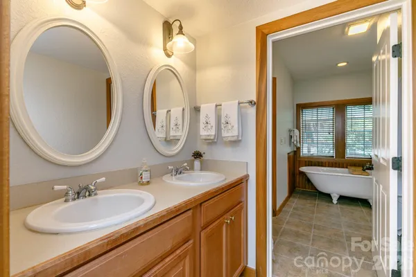 $399,000 | 222 Creekside Way, Unit D/202, Burnsville, NC 28714
