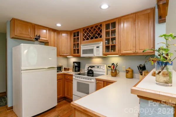 $399,000 | 222 Creekside Way, Unit D/202, Burnsville, NC 28714