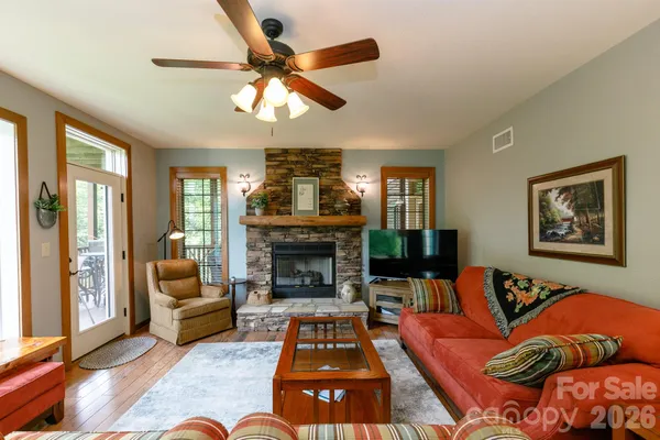 $399,000 | 222 Creekside Way, Unit D/202, Burnsville, NC 28714