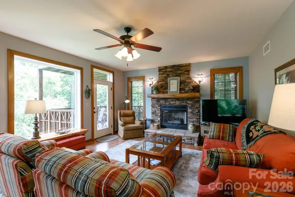 $399,000 | 222 Creekside Way, Unit D/202, Burnsville, NC 28714