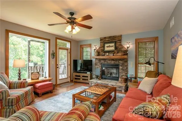 $399,000 | 222 Creekside Way, Unit D/202, Burnsville, NC 28714