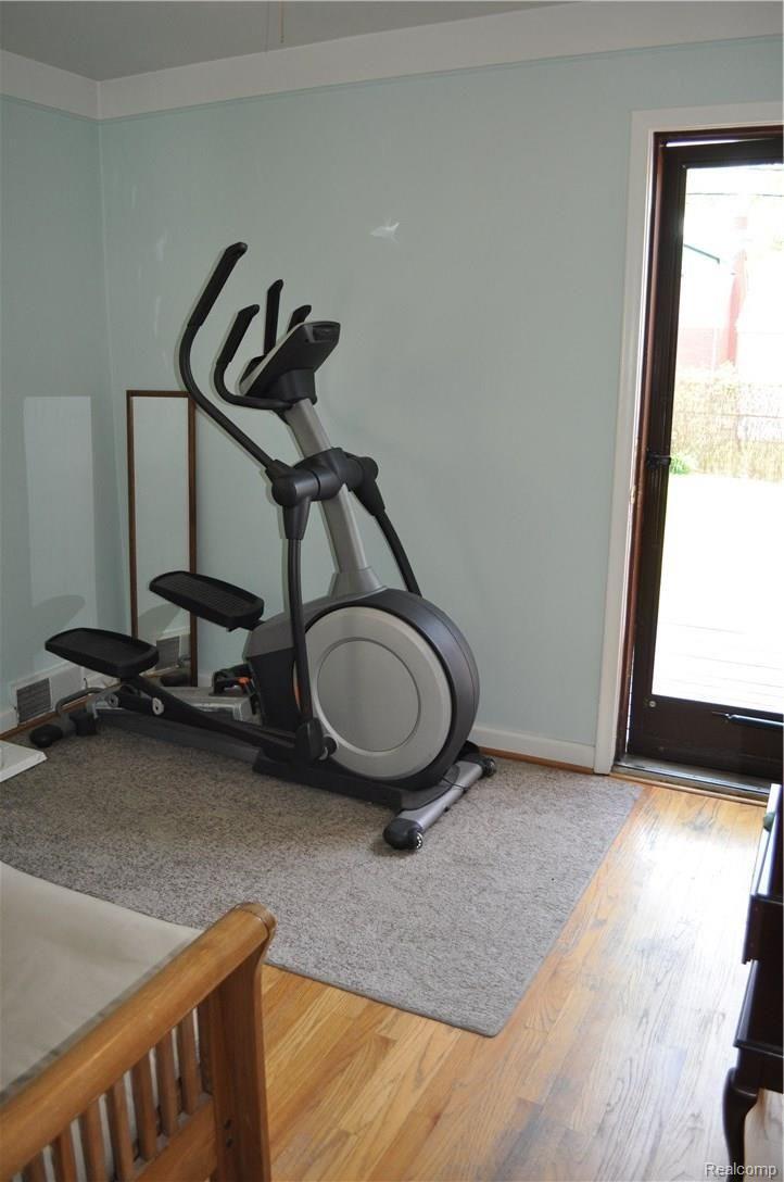 9724 Rosedale Boulevard Allen Park, MI 48101 - Photo 7 of 16 DSC_0039.JPG
