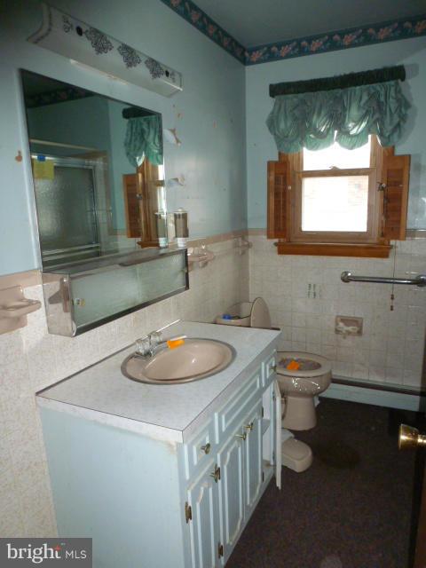606 Apple Avenue Frederick, MD 21701 - Photo 8 of 20 Bath