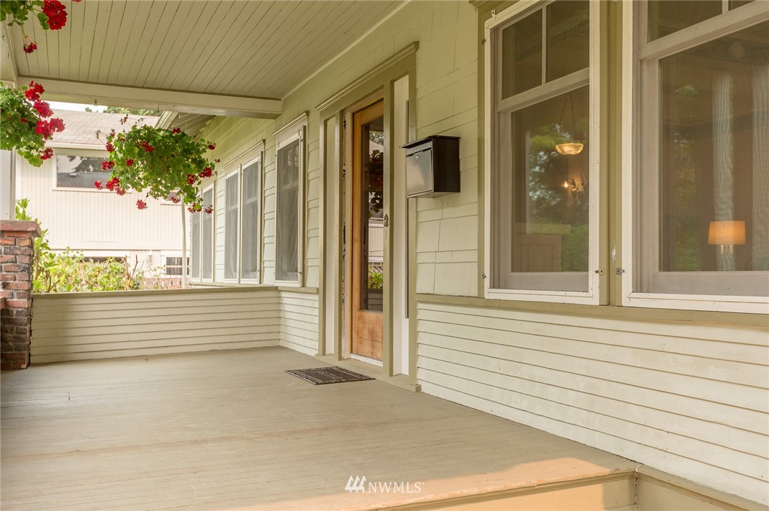 1909 North Oakes Street Tacoma, WA 98406 - Photo 2 of 24