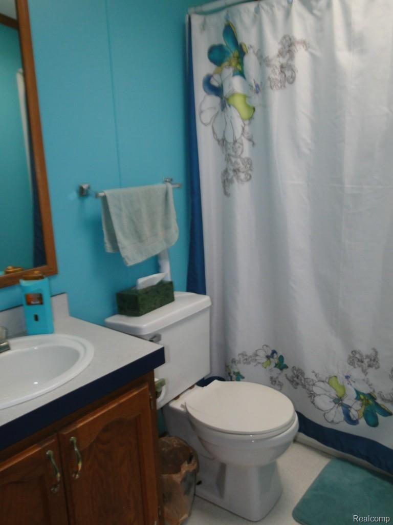 5900 Fostoria Road Columbiaville, MI 48421 - Photo 10 of 28 Full Bath