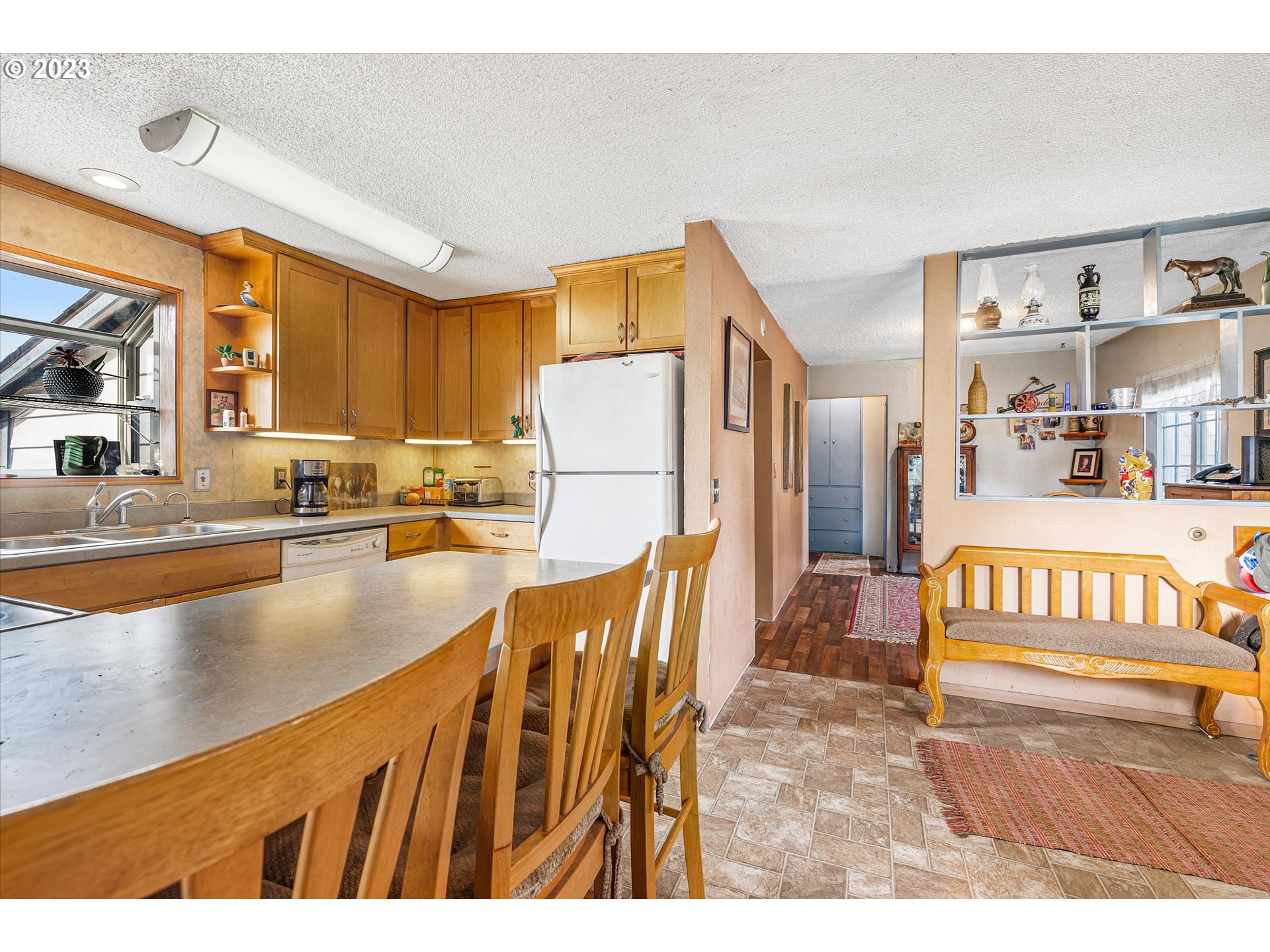 39400 Southeast Trubel Road Sandy, OR 97055 - Photo 10 of 34 a view of kitchen with furniture and a kitchen