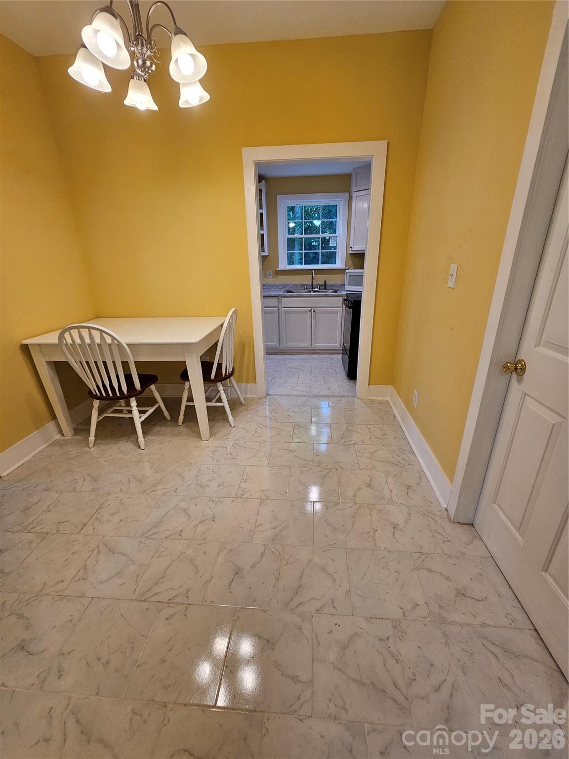 31 Poplar Street Great Falls, SC 29055 - Photo 9 of 16 a view of a livingroom with furniture and window