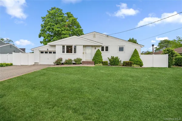 $589,999 | 90 West 14th Street, Deer Park, NY 11729