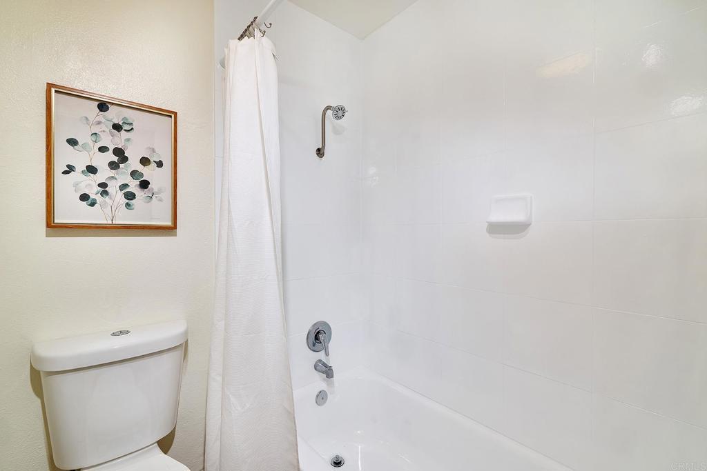 11364 Poblado Road San Diego, CA 92127 - Photo 21 of 39 a bathroom with a bathtub and a toilet