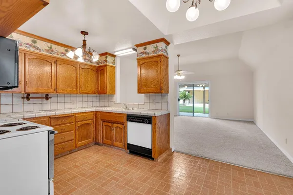 $1,049,000 | 6518 North Dolores Avenue, Fresno, CA 93711
