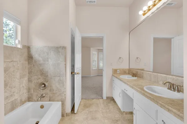 $1,049,000 | 6518 North Dolores Avenue, Fresno, CA 93711