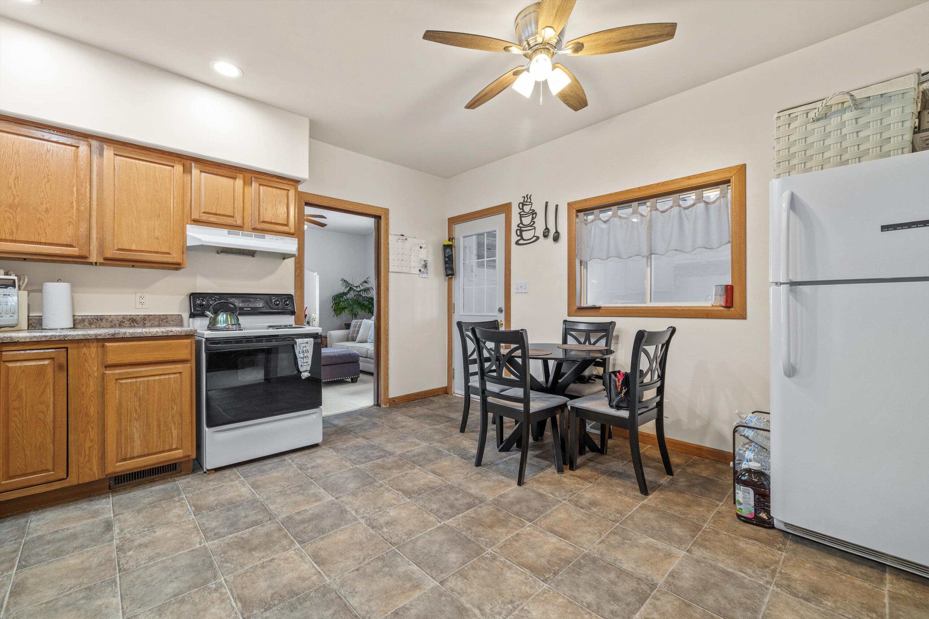 1234 Blake Avenue Racine, WI 53404 - Photo 19 of 35 Lower Unit Kitchen/Dining