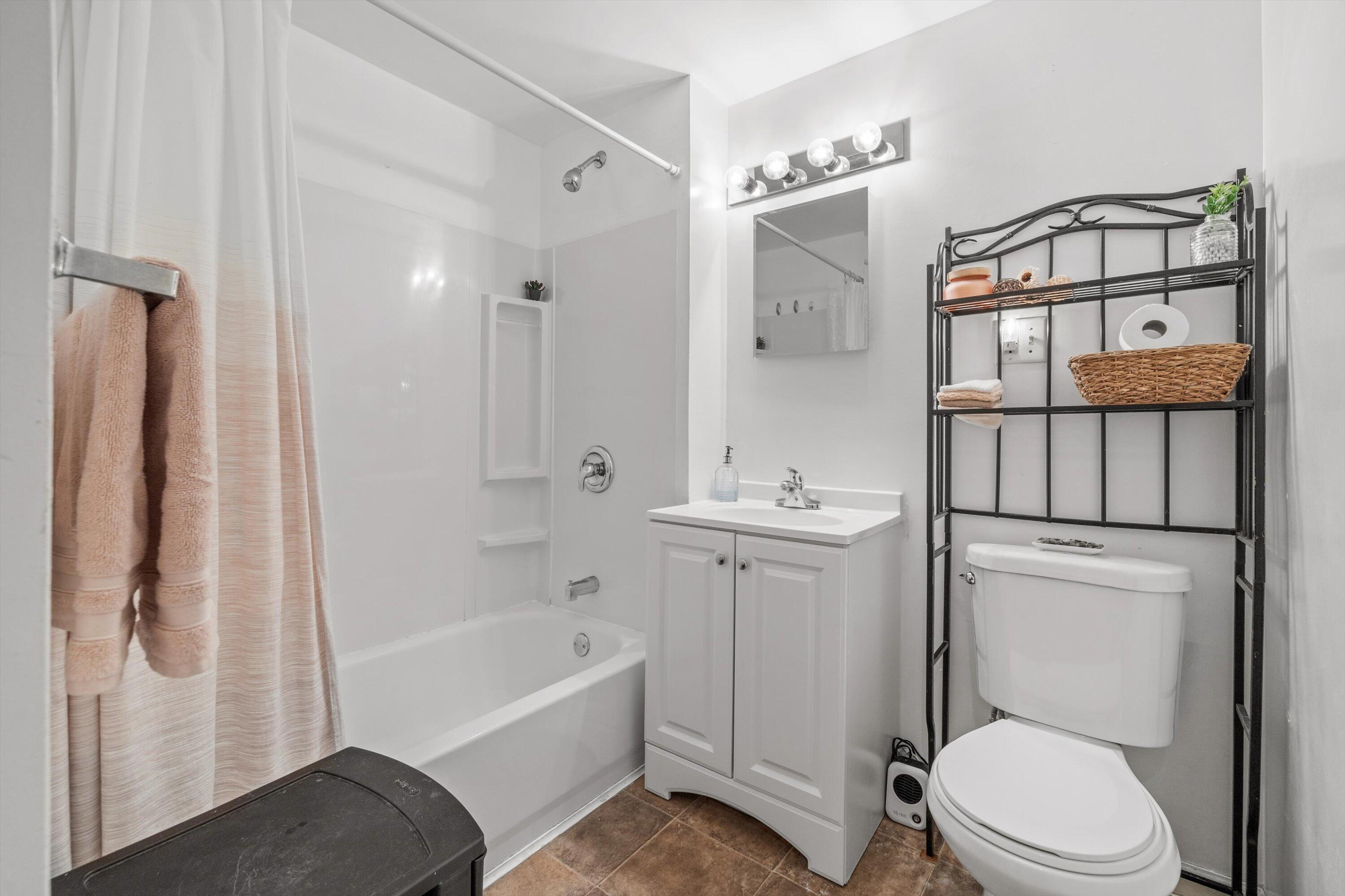 1234 Blake Avenue Racine, WI 53404 - Photo 21 of 35 Lower Unit Bathroom