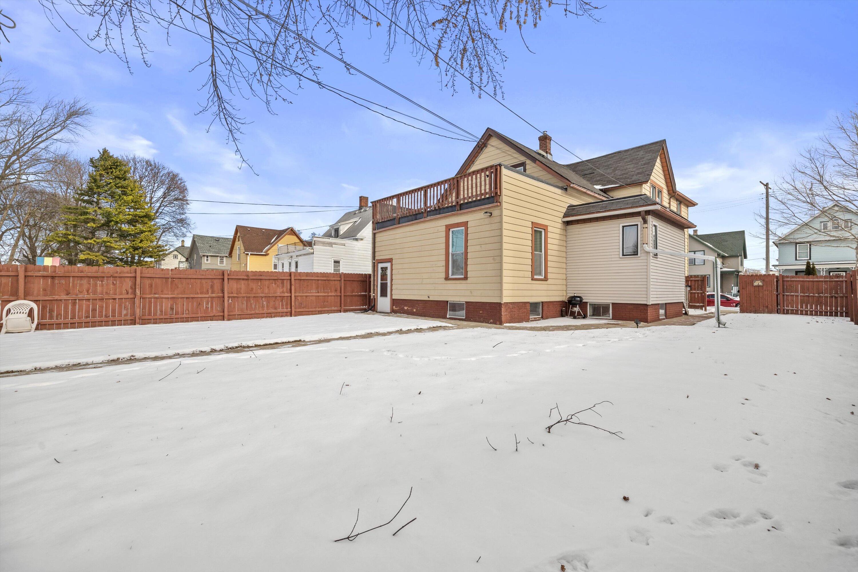 1234 Blake Avenue Racine, WI 53404 - Photo 5 of 35 Large Backyard